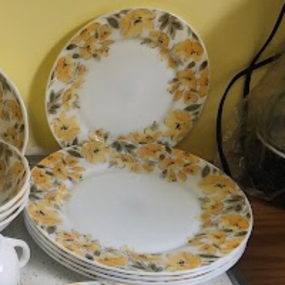 Vintage Gibson Dinnerware Floral- Set of 20 - Picture 4 of 7